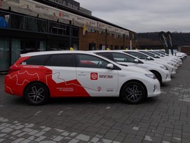 Vozy Toyota Auris Hybrid TouringSports projektu upTAXI 