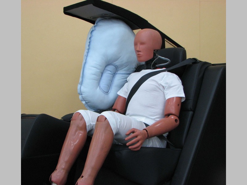 Toyota jako první uvedla airbag pro zadní sedadla 