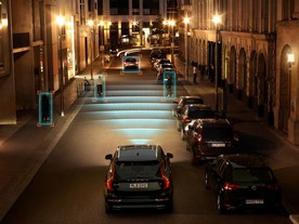 Volvo XC90 - funkce City Safety for darkness