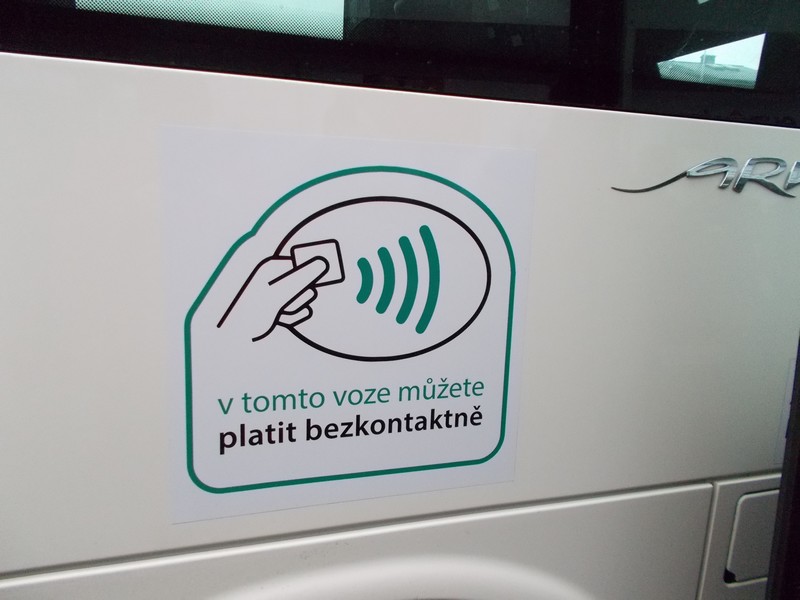 Jízdné v autobusech konečně bezkontaktně