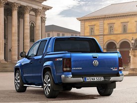 Amarok Aventura s novým rámem za kabinou lakovaným v barvě karoserie