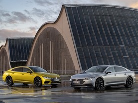 Volkswagen Arteon Elegance a Volkswagen Arteon R-Line