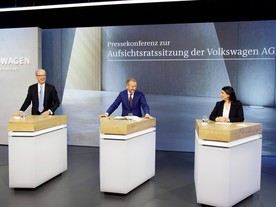 Hans Dieter Pötsch, Herbert Diess a Daniela Cavallo 