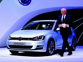 Šéf vývoje VW Ulrich Hackenberg při představení Golfu BMT