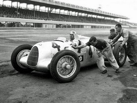 Závodní Auto Union v roce 1937 při závodech v USA