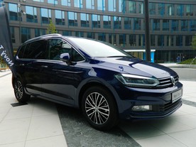 autoweek.cz - Volkswagen Touran přijíždí ve 2. generaci