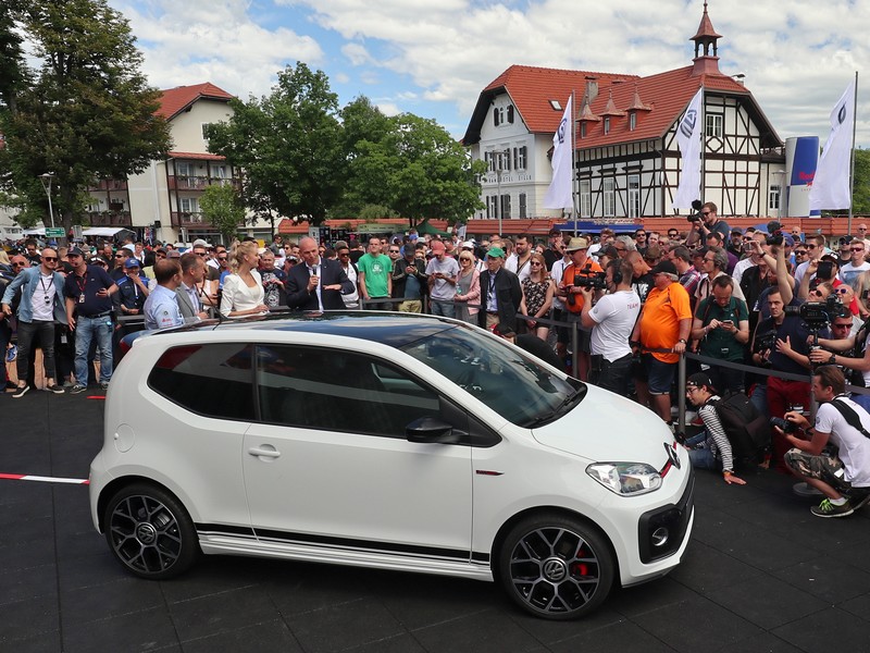 Volkswagen up! GTI připomíná první Golf GTI