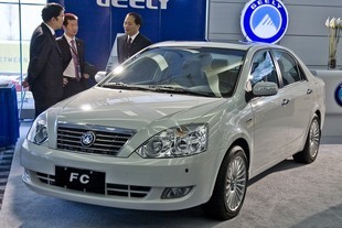 Geely FC na autosalonu v Detroitu - vpravo vzadu je Lin Shu Fu
