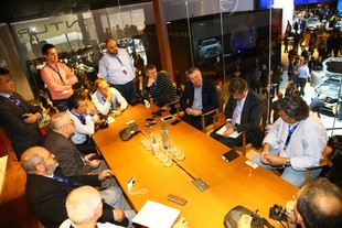 Alain Visser se členy jury AutoBest