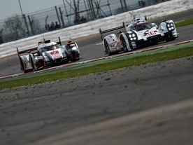 Po 5 hodinách svedli trvdý souboj Jani (Porsche) s Fässlerem (Audi)