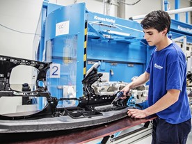 Automatizované pracoviště u vstřikovacího lisu