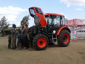 autoweek.cz - Tractor Show projíždí Keňou